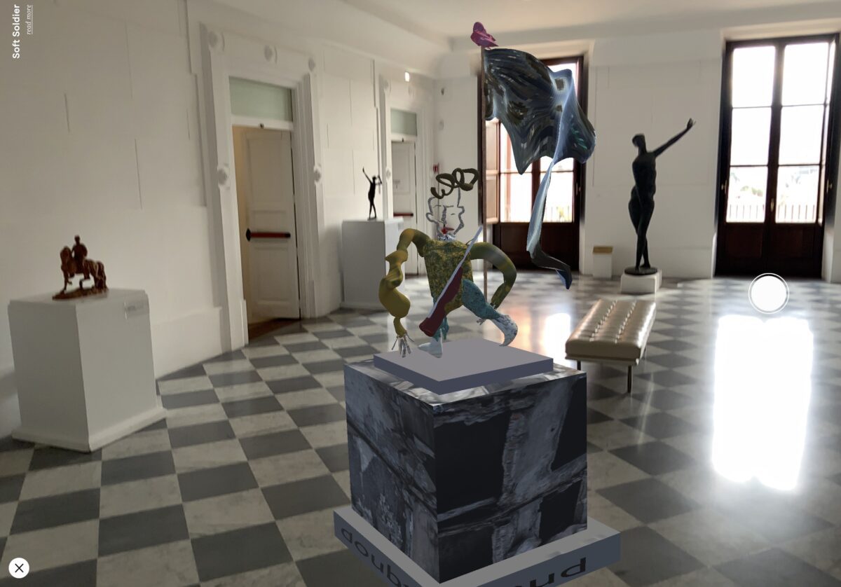 L'œuvre d'art en réalité augmentée ARTWP Soft Soldier de Jakob Falling au Musée national des Arts de Cosenza